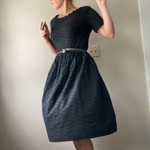 “Quaker Lady” black eyelet 1950s dress w/ scalloped boat neck full skirt - Picture 4 of 10